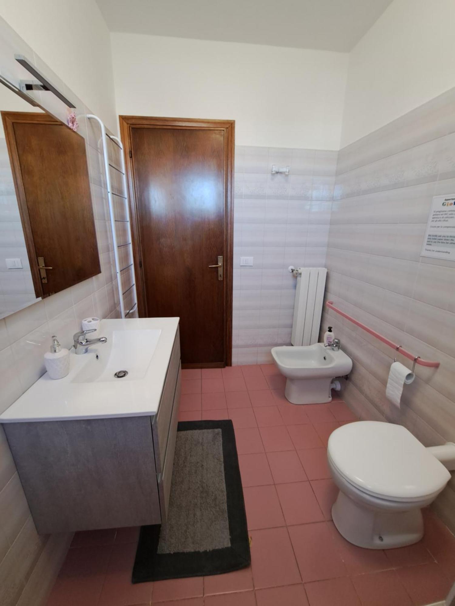 Appartamento Giotto - Free Parking ลีวอร์โน ภายนอก รูปภาพ